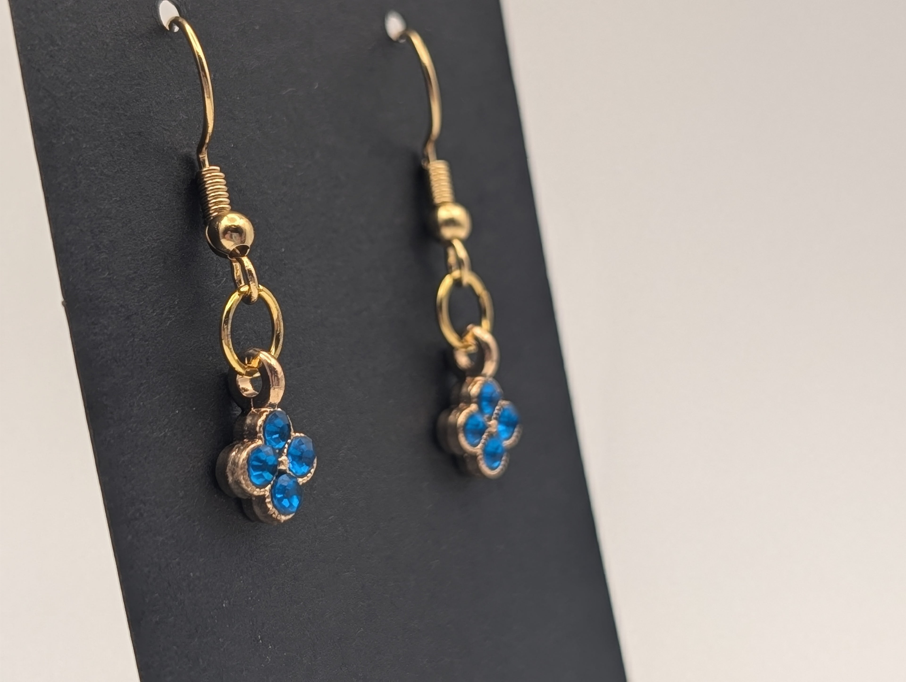 The Sapphire Clover Drops: 18k Gold Plated Drop Earrings